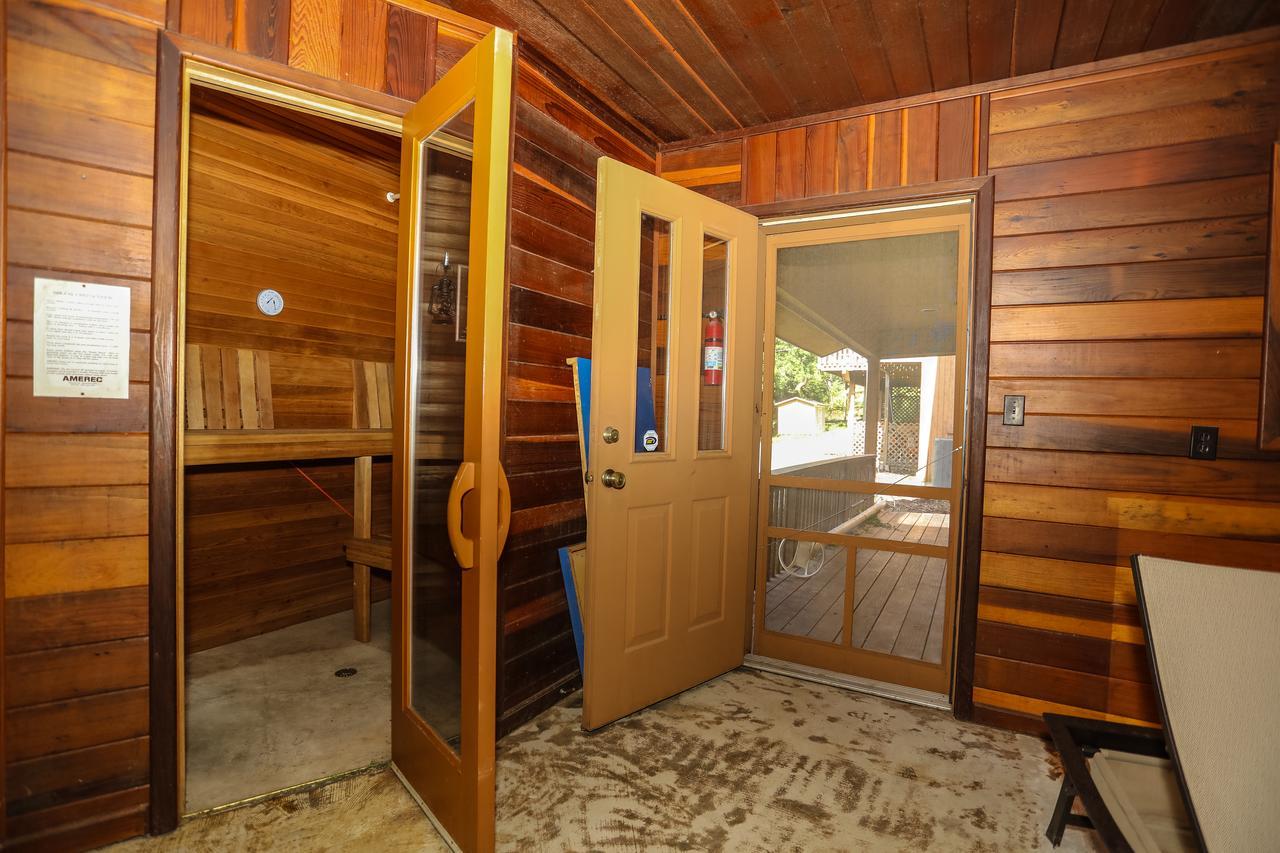 The Lodge At Beaver Lake Bed And Breakfast Rogers Exteriör bild