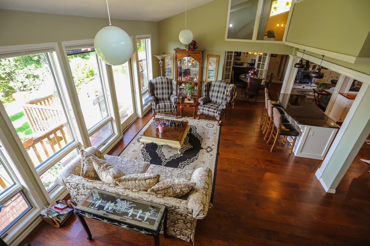 The Lodge At Beaver Lake Bed And Breakfast Rogers Exteriör bild