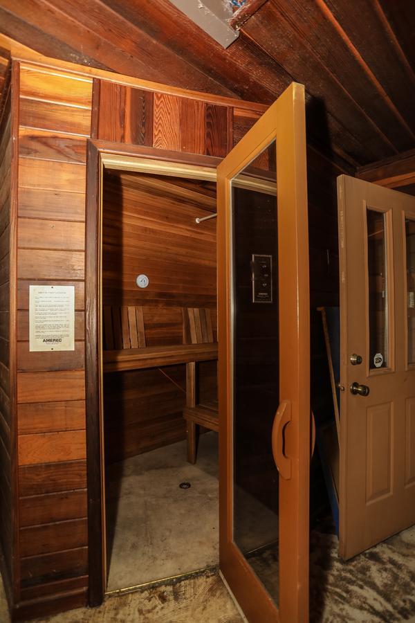 The Lodge At Beaver Lake Bed And Breakfast Rogers Exteriör bild