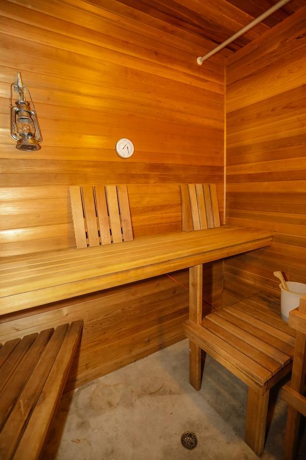 The Lodge At Beaver Lake Bed And Breakfast Rogers Exteriör bild